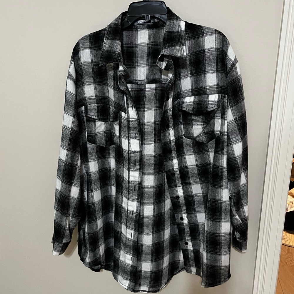 MISSGUIDED long sleeve oversize plaid button up US size 2 perfect condition